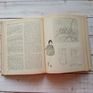 Vintage book of knitting - A Step By Step Guide - Vintage knitting book - Illustrated book - Knitting patterns