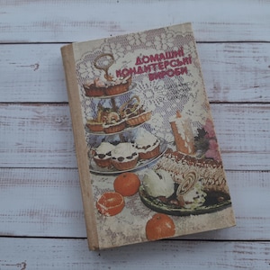 Recepten van zelfgemaakte zoetwaren in vintage kookboek - Veel recepten uit de traditionele Oekraïense keuken - verzamelkookboek USSR