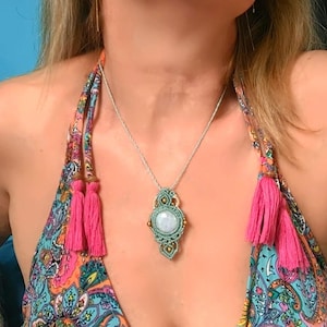 Collar de macramé con piedra lunar
