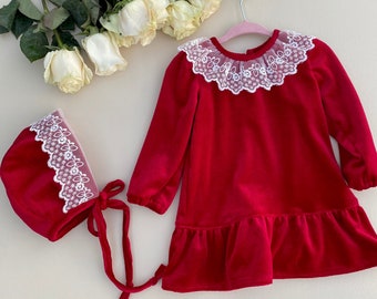 Rotes Samt Kleid & Häubchen