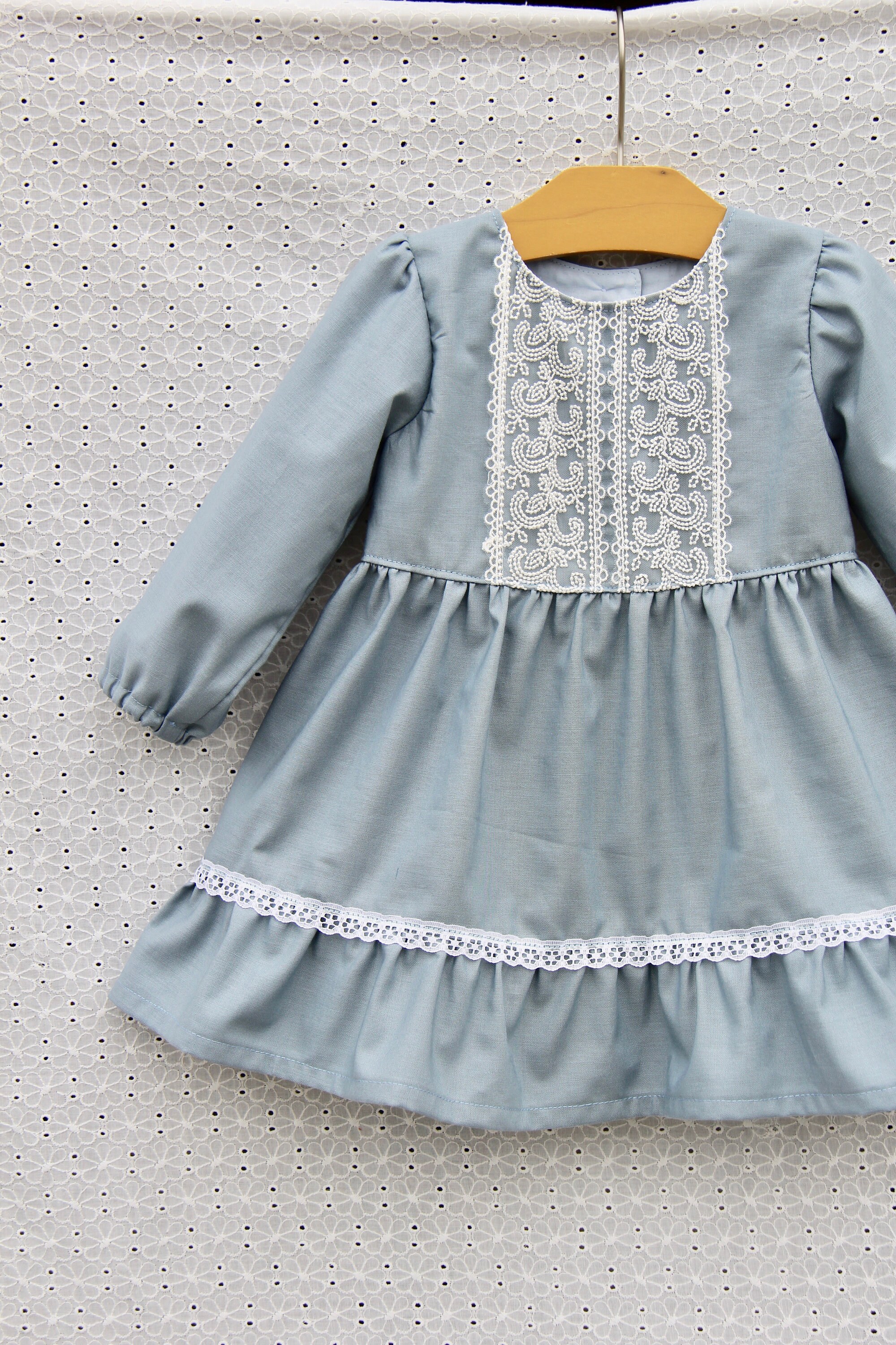 ダスティブルーのドレスとボンネット - Etsy 日本
