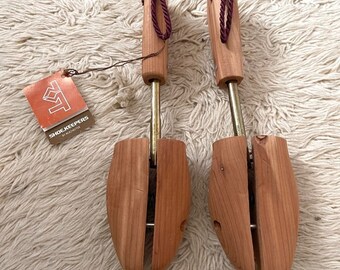 Vintage Rochester Cedar Shoe Trees / Keepers - M, made in the USA