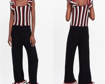 Tuta senza maniche con volant e spalline all'uncinetto nera a righe di Zara - Small