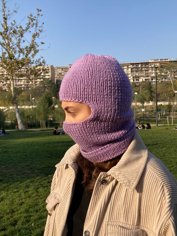 Chapeau Purple Balaclava pour femmes, produit fait à la main