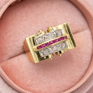 Exquisite and heavy 18 k yellow gold tank ring - ruby & diamonds - Art Deco bulky - big solid gold bow ring - European old mine cut diamonds