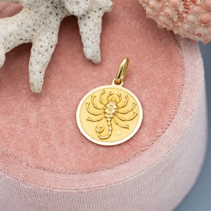 18k Vintage zodiac charm pendant - Scorpio charm in 18 karat solid yellow gold - star sign pendant - perfect gift - Gold Scorpio medallion