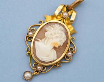 romantic Antique Art Nouveau pearl and cameo pendant in 18 karat solid gold - *US Tariffs Included in price*