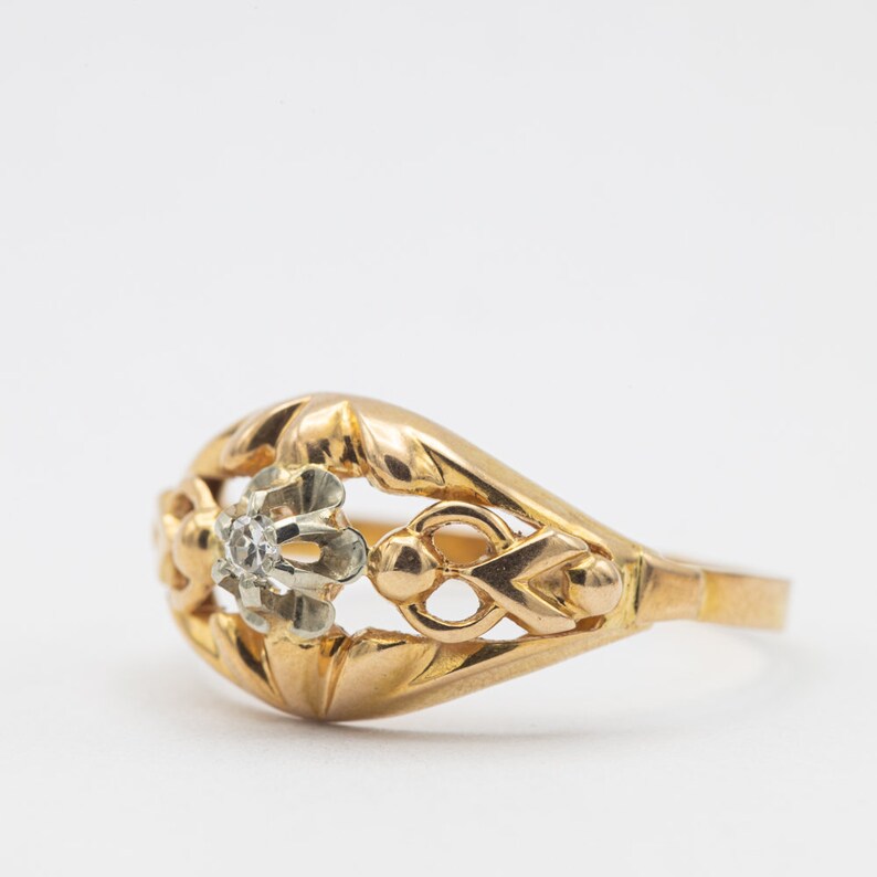 18k rose gold lovely flower like ring in rose rold Art deco 18 ct vintage and romantic ring