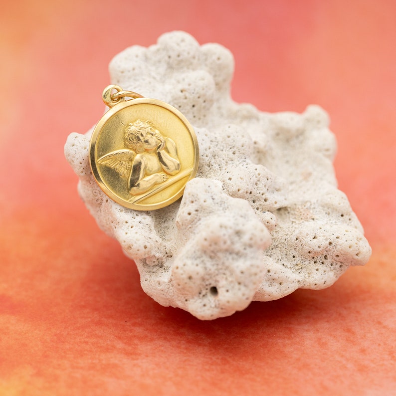 18k Cute Angel Raphael Medallion - Vintage 18 Karat Solid Yellow Gold ...