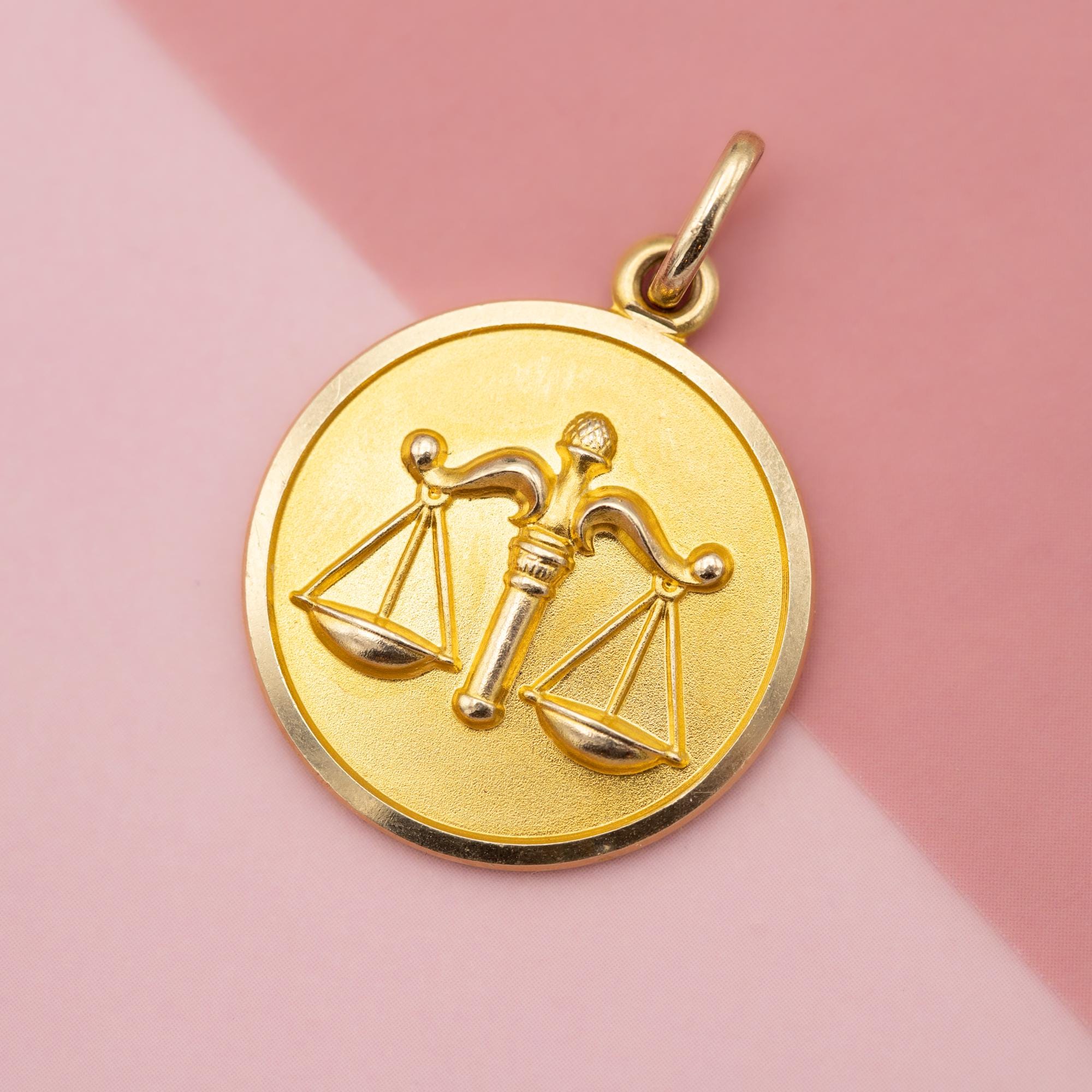 XL 9 K Vintage zodiac charm pendant - large Libra charm in 9 karat solid yellow gold - star sign pendant - Rare solid gold Libra medallion