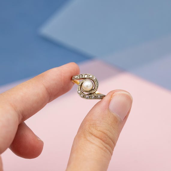 Antique 18 karat solid gold ring - romantic Pearl… - image 9