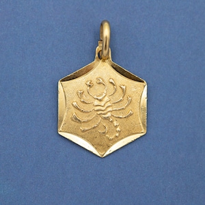 18k Vintage zodiac charm pendant - Italian Scorpio charm in 18 karat solid yellow gold - star sign - birthday gift - Scorpio medallion