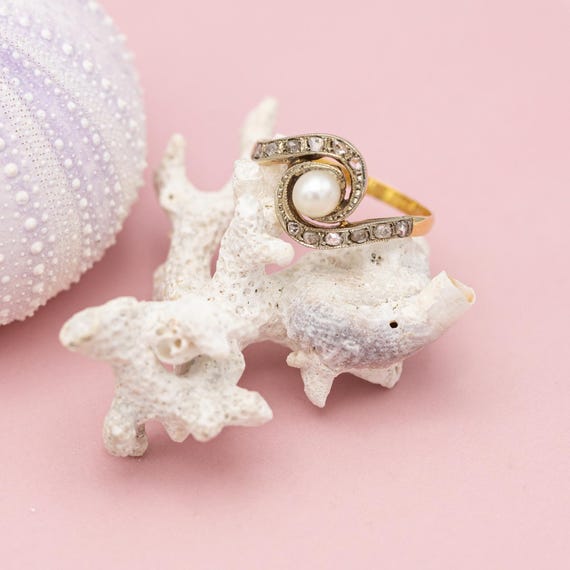 Antique 18 karat solid gold ring - romantic Pearl… - image 1