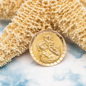 Französischer 18K massiver Saint Christopher Medaillenanhänger - 18 ct solides Gelbgold - Nachlasskatholischer Charme - der, der Christus trägt - Reisender