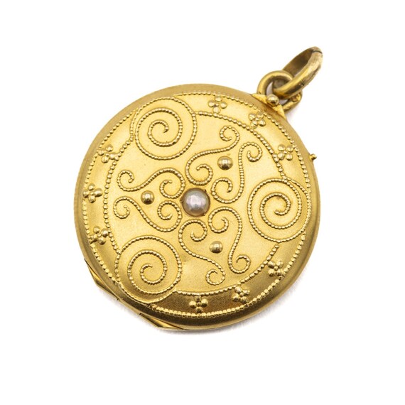 Victorian pearl locket - 18 ct yellow gold locket