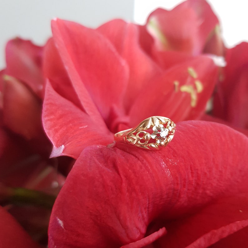 18k rose gold lovely flower like ring in rose rold Art deco 18 ct vintage and romantic ring
