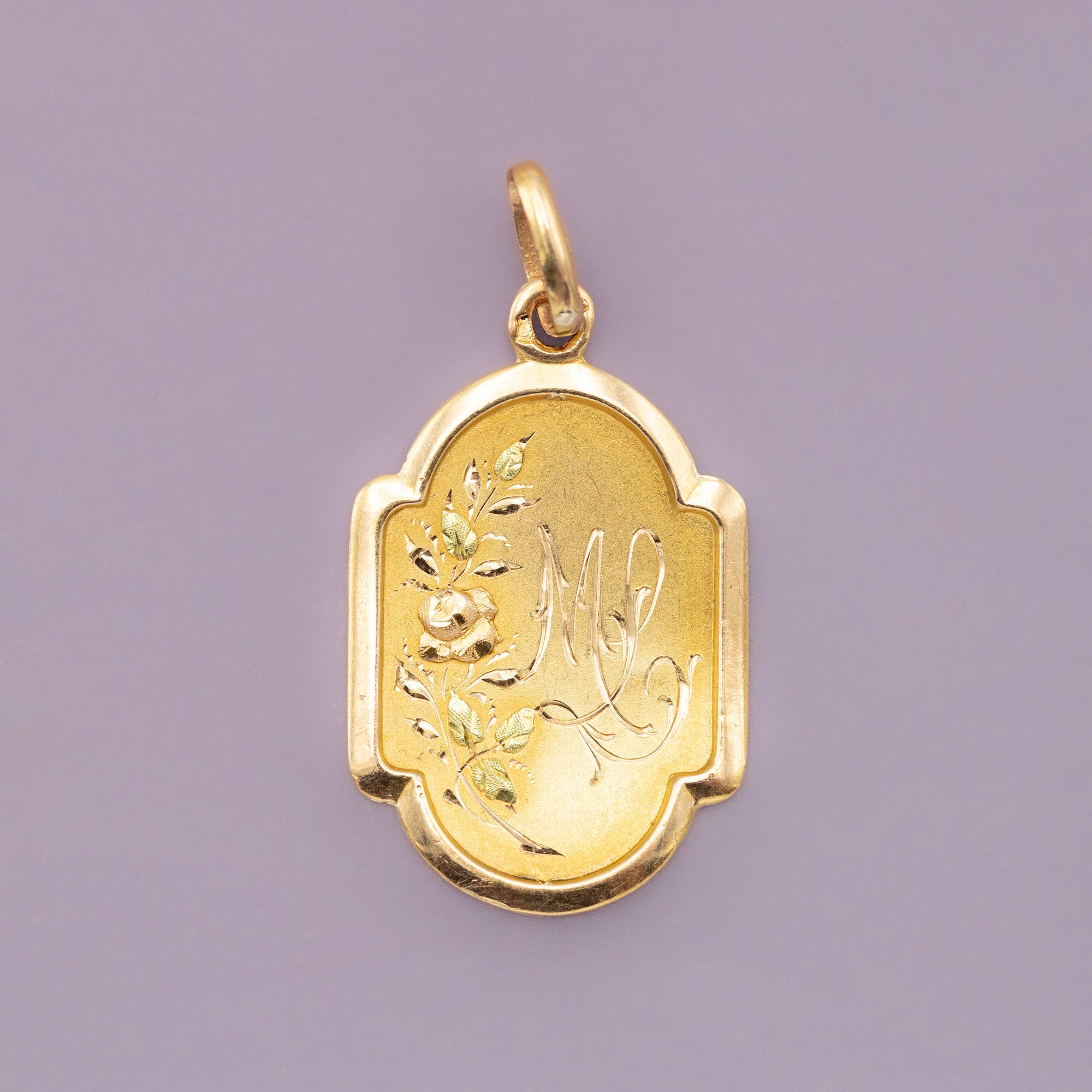 18K French Victorian pendant - Floral initial charm - solid gold pendant - M L - rose and leafs - 1900's - head of mercury mark - 1,2 gr