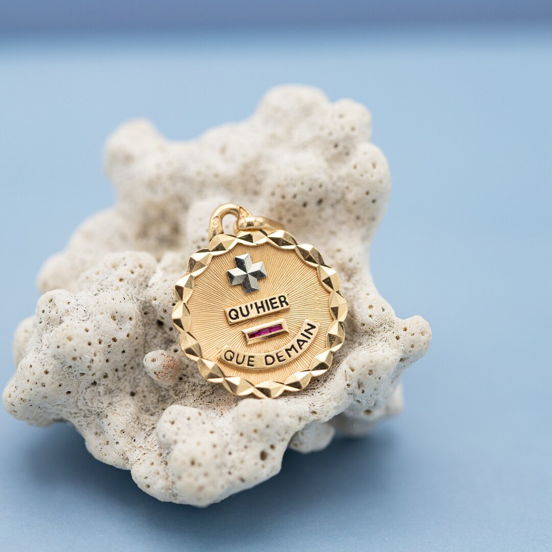 Authentic Plus Qu'hier Et Moins Que Demain Love Medallion Augis Charm