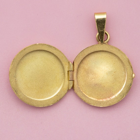 18k Floral gold locket European gold photo locket … Gem