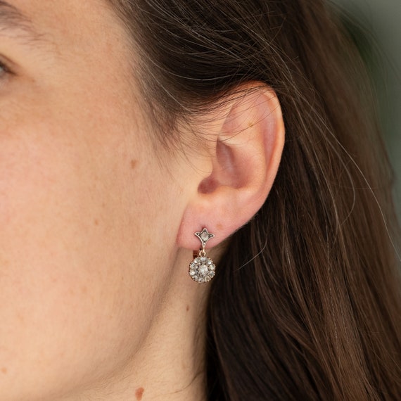 Boucles D'oreilles Dormeuses Victoriennes En Or Rose 18k Avec Diamants Et Roses Sur Paillon – Circa 1880, Occasion