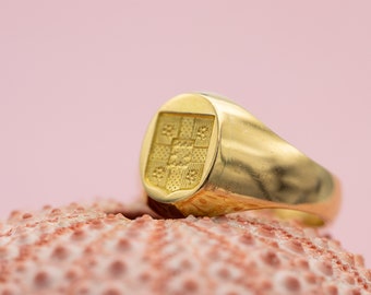 18K French heavy signet ring - Intaglio ring - 18 K solid gold gentleman ring - patina estate ring - Ducks and flowers - forget me not