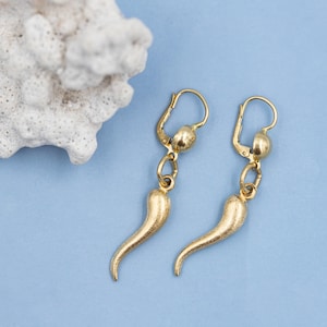Vintage 18K gold cornicello cornetto earrings - Estate horn charm earrings – Good luck protection amulets - *US Tariffs Included*