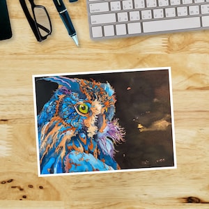 Carte hibou : carte de correspondance « Gaze » aquarelle hibou foncé. Carte pour les amateurs de chouette. Carte de style gothique pastel bleu. Carte de voeux animalier, hiboux gothiques