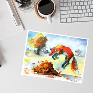 Carte renard : aquarelle « Faites le pas » d'un renard dans des feuilles d'automne, automne chaud toutes occasions cartes vierges, renards d'automne ludiques saisonniers