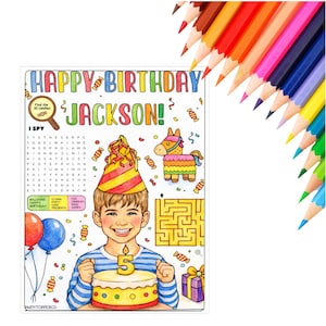 Op de afbeelding: Een kleurrijk activiteitenvellen met het thema verjaardag met de tekst "HAPPY BIRTHDAY JACKSON!" en een lachend kind dat een taart vasthoudt met een "5" kaars. Bevat een doolhof, een zoekspel en een pi&ntilde;ata-illustratie. Gekleurde potloden staan op de achtergrond.