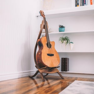 Support mural de support de guitare avec verrouillage automatique, support  de crochet de guitare acoustique/électrique avec Base en bois véritable  pour l'affichage des instruments - AliExpress