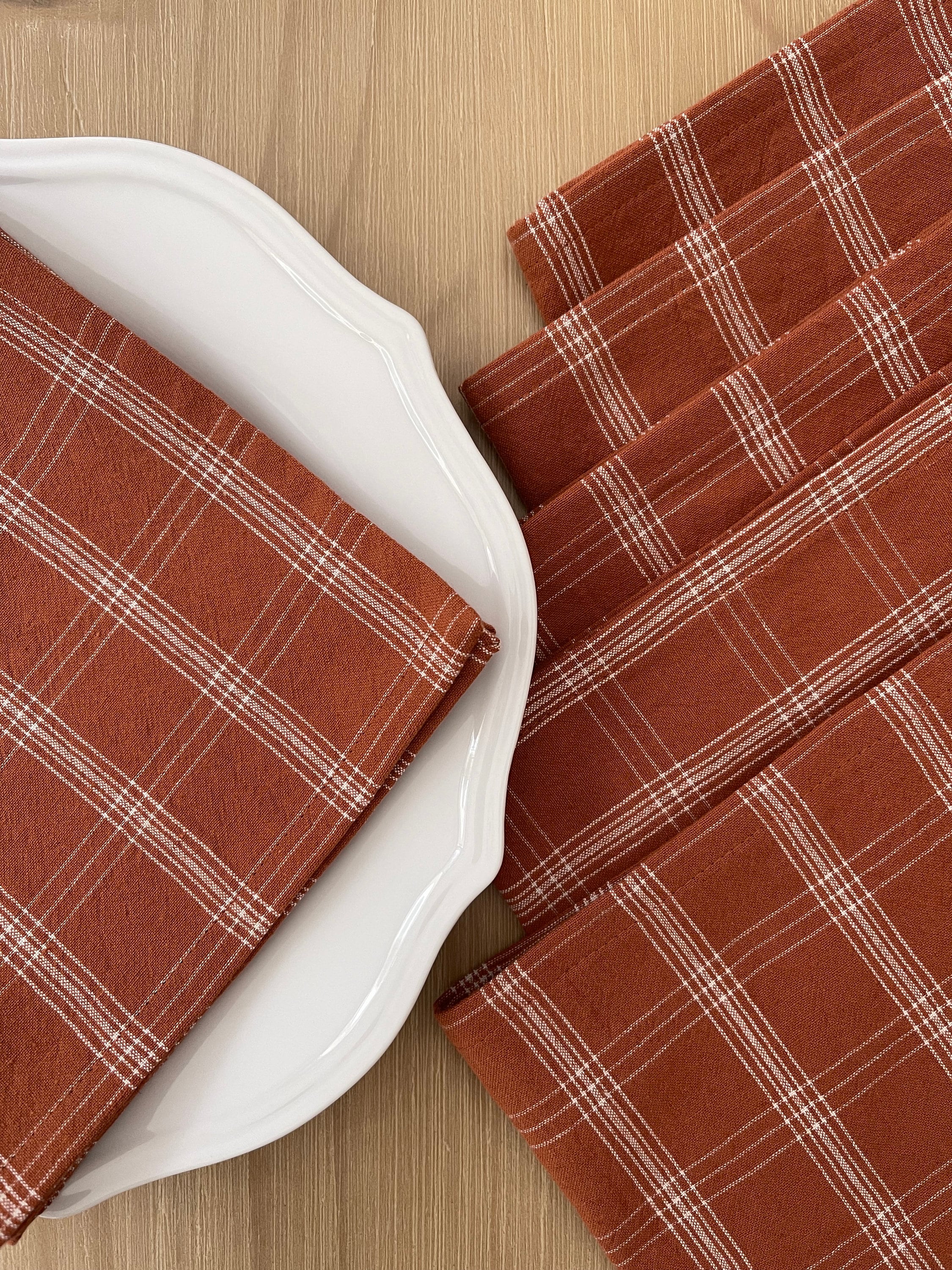 Fennco Styles Autumn Buffalo Plaid Cotton Cloth Napkins 20 W x 20 L, Set  of 4 - Orange Dinner Napkins for Everyday Use, Home, Dining Table Décor,  Banquets, Christmas, Special Events 