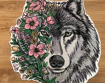 Patch brodé tête de loup fleuri printemps-été à coudre/fer à repasser 2 tailles disponibles par Twistedstitcher 2018 Situé à Abbotsford Bc Canada