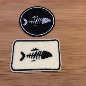 Pescado bordado Skelaton Parche Hierro /Coser Redondo o Rectángulo por Twistedstitcher 2018 Situado en Abbotsford BC Canadá