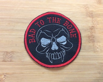 Brodé Bad To The Bone Skull Sew/Iron-On Patch, Bikers Patch, par Twistedstitcher 2018 Situé à Abbotsford BC Canada