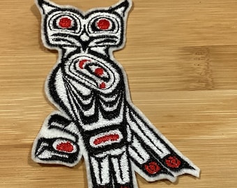 Écusson brodé petit hibou indigène Tribal à coudre/à repasser par TwistedStitcher2018 situé à Abbotsford BC Canada