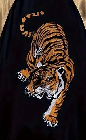 Beautiful Tiger Iron-On Embroidered Patch Large 13”x6.69” Jacket Back Prowling Tiger by Twistedstitcher 2018 Located in Abbotsford Bc Canada - Thumbnail 3