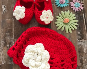 Set of Baby booties and a baby hat, Crochet baby hat and booties