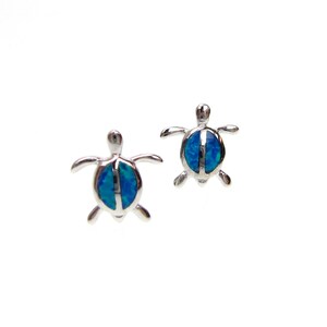 Orecchini Mini Sea Turtle Stud / Argento Sterling / Orecchini opale / October Birthstone / Gioielli da spiaggia / Regalo per lei / Minimal