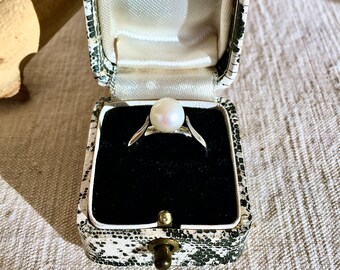 Pearl Solitaire Ring Vintage Art Deco 18k White Gold US6.25 Classic Elegant Cocktail Dinner Jewelry Christmas Hanukkah Birthday Gift Present