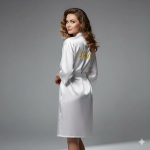 Bata de novia de satén personalizada: Bata bordada para prepararse para el día de la boda, bata nupcial a medida