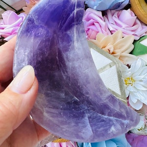 Amethyst moon bowl. Third eye chakra crystal. Trinket bowl. Over 1” thick!!! Grade A crystal. Mother Nature at her best! Ethically mined.
