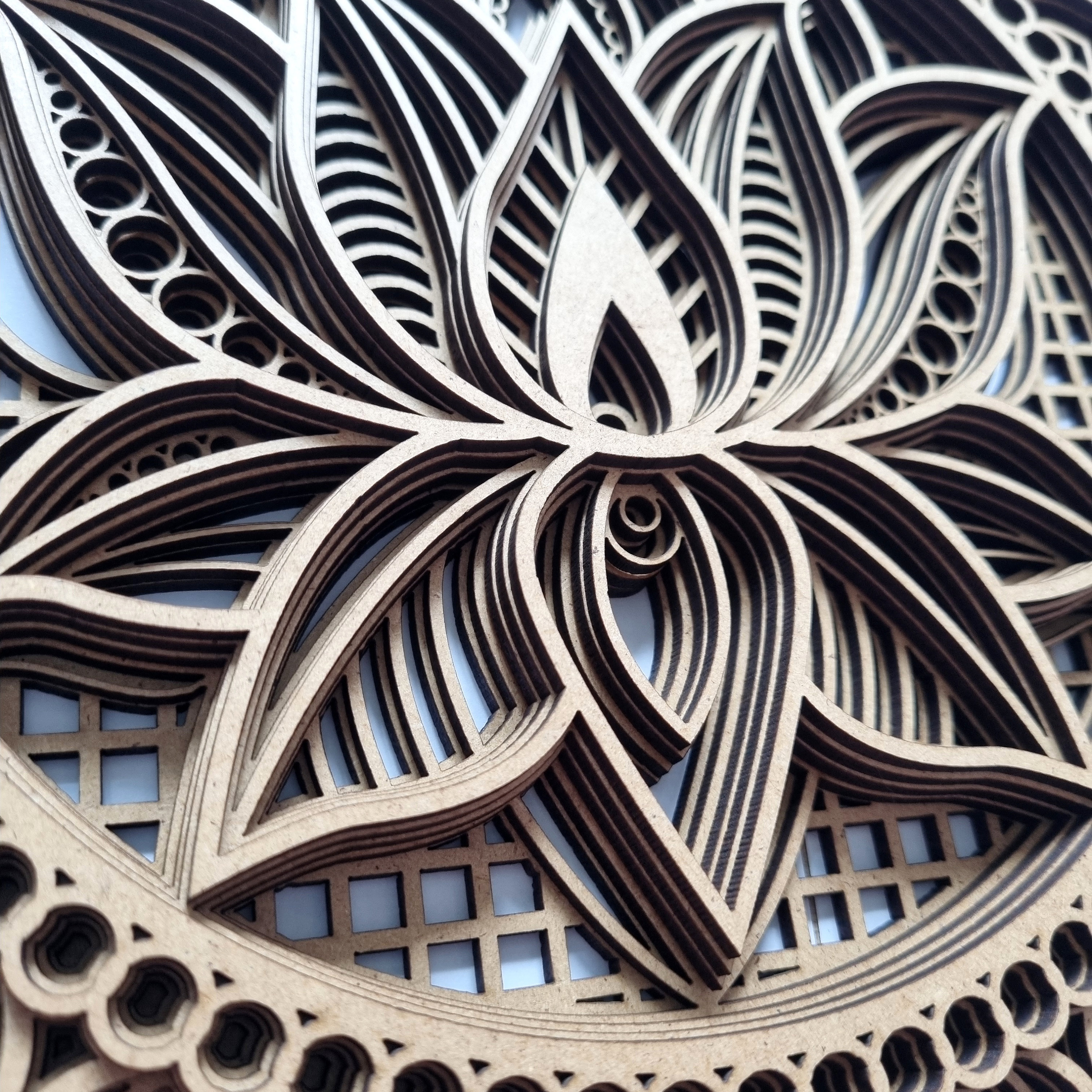Lubiwood Mandala Notturno Fiorito Puzzle in Legno a Forma di Natura Unica (24x24 cm) - Progettato in