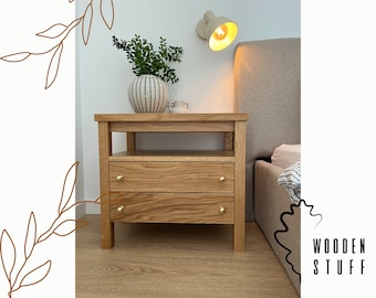 Premium massief eikenhouten nachtkastje met 2 lades en plank – Handgemaakt houten nachtkastje met gouden knoppen, 60x40x55 cm (23,6"x15,7"x21,6")