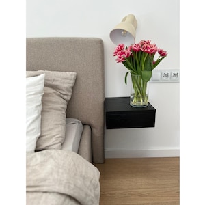 Comodino sospeso nero in rovere – 40x30 o 30x30 cm, tavolino da notte da parete con cassetto, design artigianale