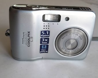 Nikon Coolpix L3 Point and Shoot Digital Camera/ 5