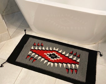 Alfombra azteca gris, alfombra decorativa estilo boho del suroeste (20" x 40")