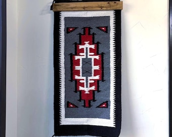 Tapiz de pared azteca negro y rojo: decoración bohemia del suroeste pequeña (20 x 40) Percha no incluida