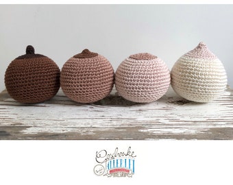 Crocheted breast model for midwives - 4 different shapes to choose from in skin tones - teaching aids - teaching model for breastfeeding advice - cotton