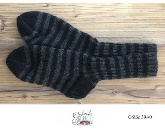 Ringelsocken handgestrickt - Größe 39/40 - Alpaka-Mix - gestreifte Socken mit verstärkter Ferse - Wollstrümpfe in schwarz/anthrazit