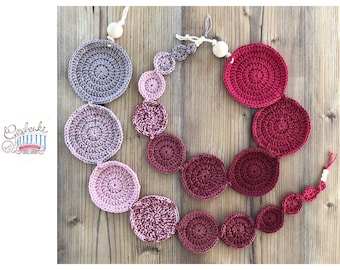 Crocheted cervix stencils for midwives - teaching chain - red tones - teaching aids - teaching model for birth preparation